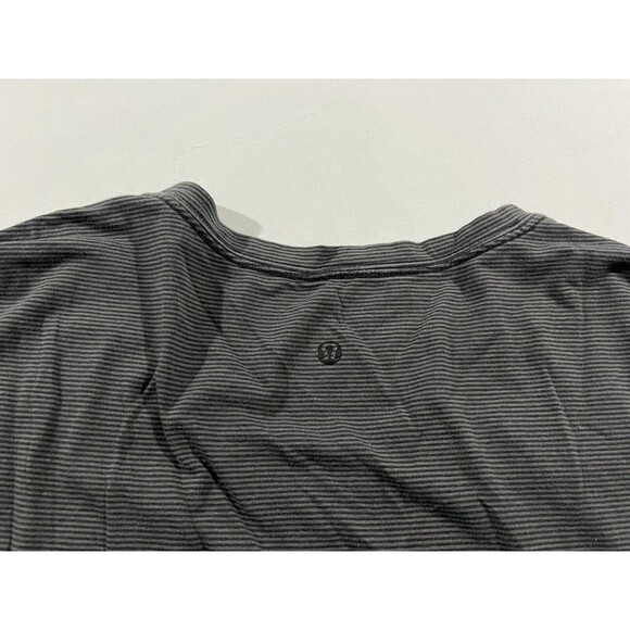 Lululemon T Shirt V Neck Mens Sz XL Gray Stripe Short Sleeve Tee Performance Top - Picture 6 of 6